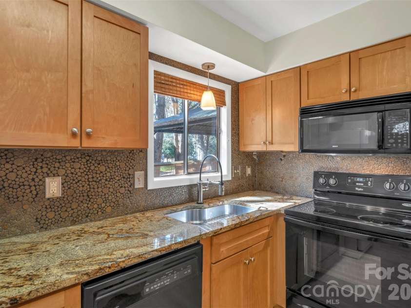 1121 Mai Kai Way, Fort Mill, SC 29708.  MLS# CAR4358630, YatesRealty ID 5748. 