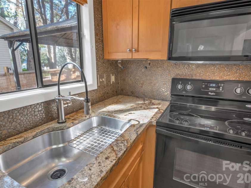 1121 Mai Kai Way, Fort Mill, SC 29708.  MLS# CAR4358630, YatesRealty ID 5748. 