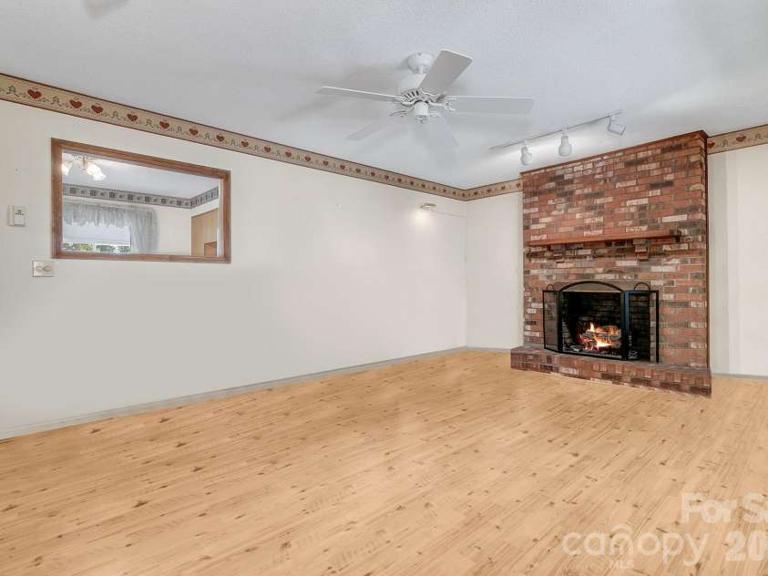 1 Dewberry Lane, Hendersonville, NC 28792.  MLS# CAR4435645, YatesRealty ID 57487. Great room