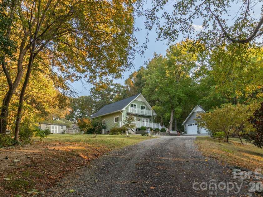 6707 Chadmoor Court, Greensboro, NC 27406.  MLS# CAR4435710, YatesRealty ID 57497. 