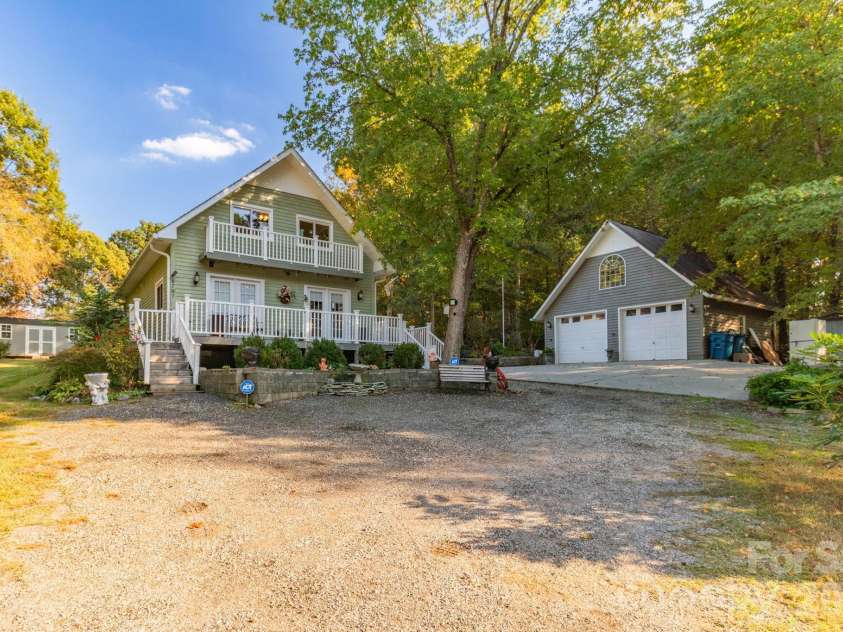 6707 Chadmoor Court, Greensboro, NC 27406.  MLS# CAR4435710, YatesRealty ID 57497. 