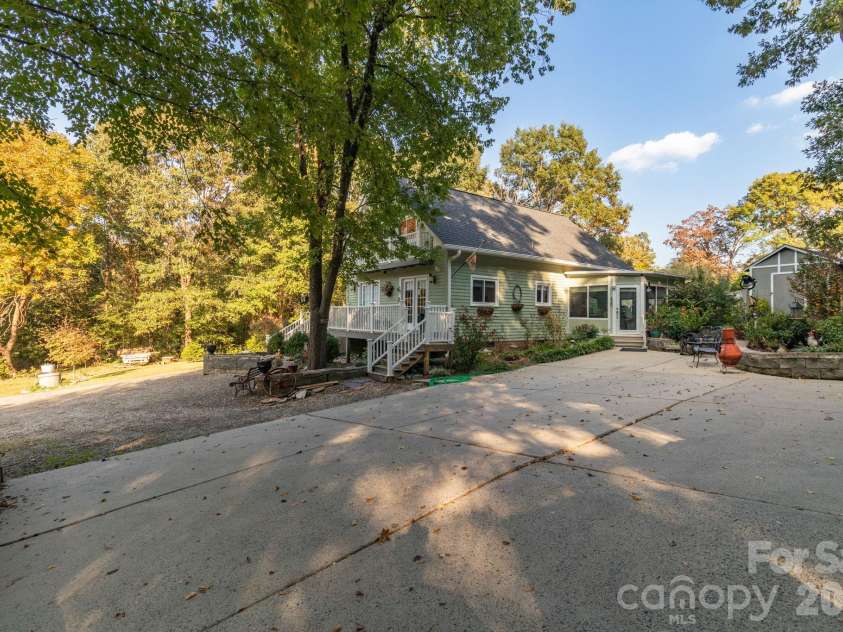 6707 Chadmoor Court, Greensboro, NC 27406.  MLS# CAR4435710, YatesRealty ID 57497. 