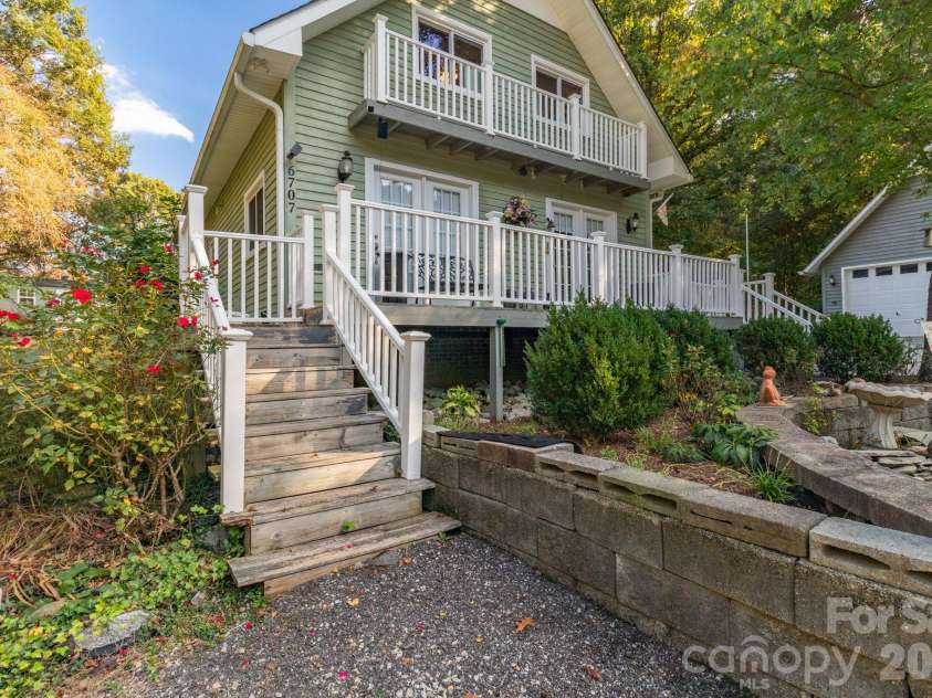 6707 Chadmoor Court, Greensboro, NC 27406.  MLS# CAR4435710, YatesRealty ID 57497. 
