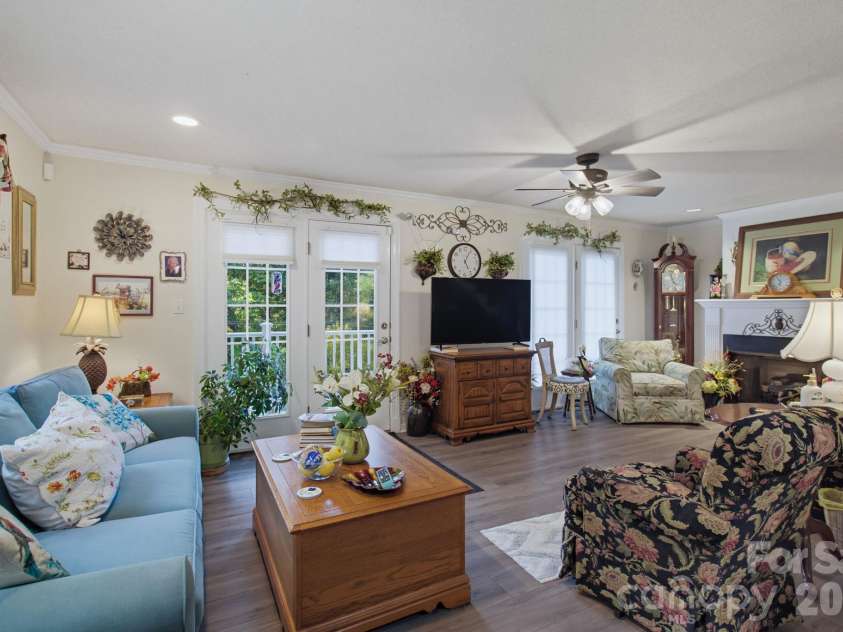 6707 Chadmoor Court, Greensboro, NC 27406.  MLS# CAR4435710, YatesRealty ID 57497. 