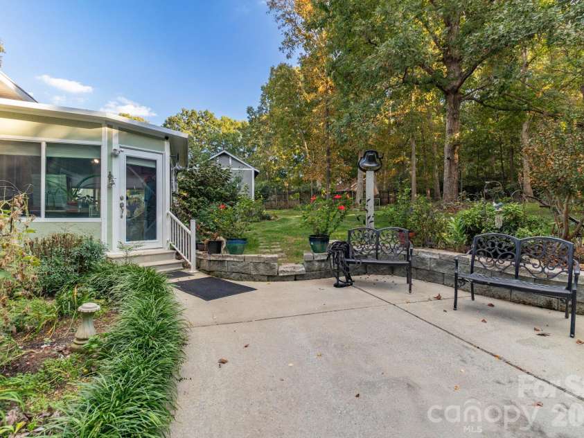 6707 Chadmoor Court, Greensboro, NC 27406.  MLS# CAR4435710, YatesRealty ID 57497. 