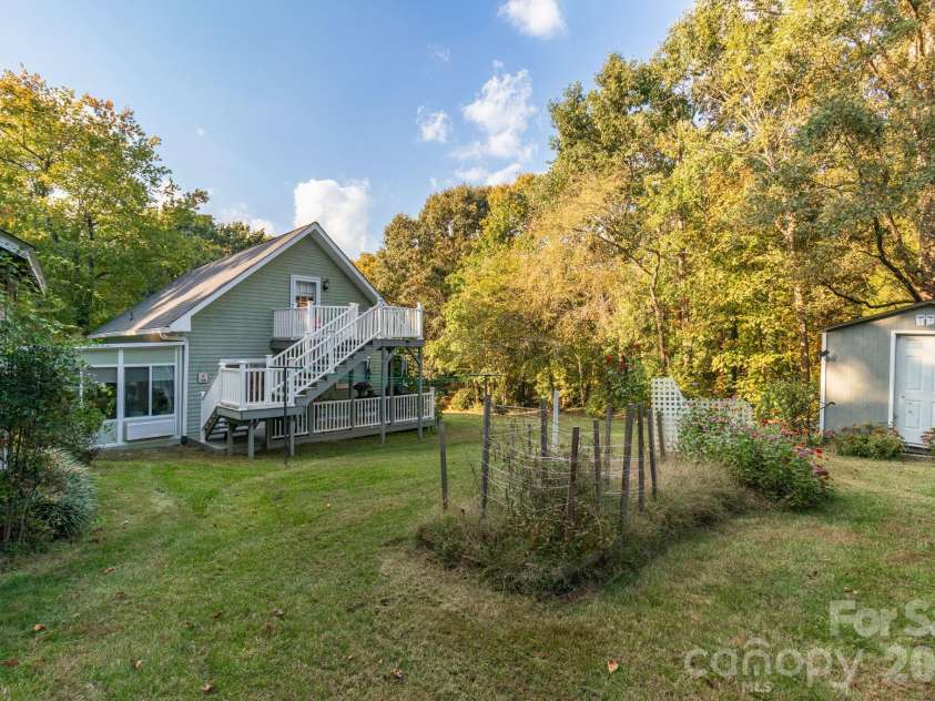 6707 Chadmoor Court, Greensboro, NC 27406.  MLS# CAR4435710, YatesRealty ID 57497. 