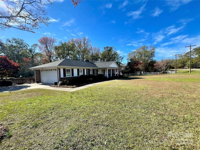 5486 Kershaw Camden Highway, Heath Springs, SC 29058.  MLS# CAR4199430, YatesRealty ID 575. 