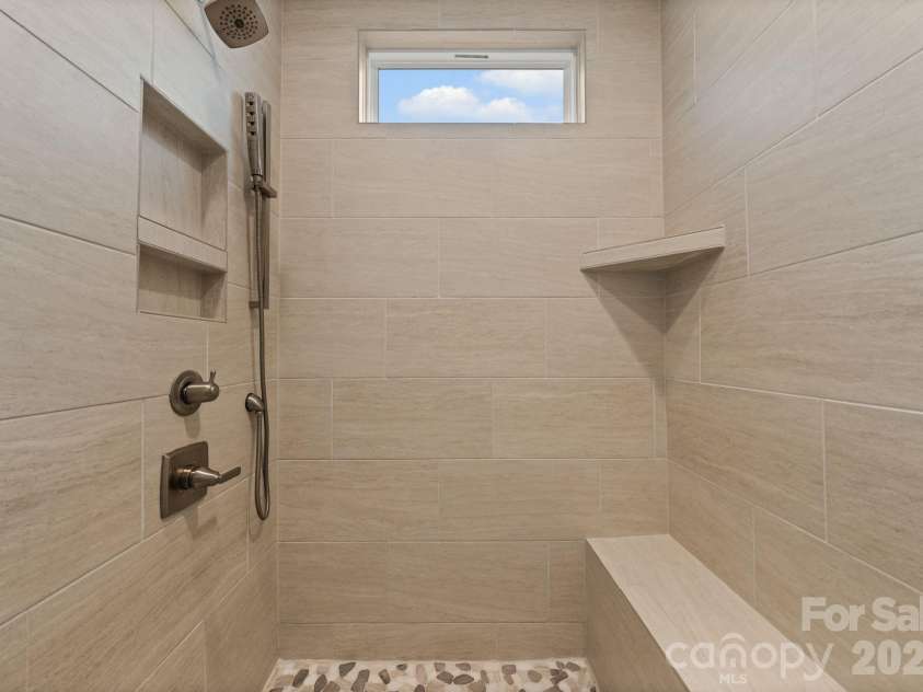 13030 Pleasant Run Drive, Huntersville, NC 28078.  MLS# CAR4351297, YatesRealty ID 5750. Primary Bathroom