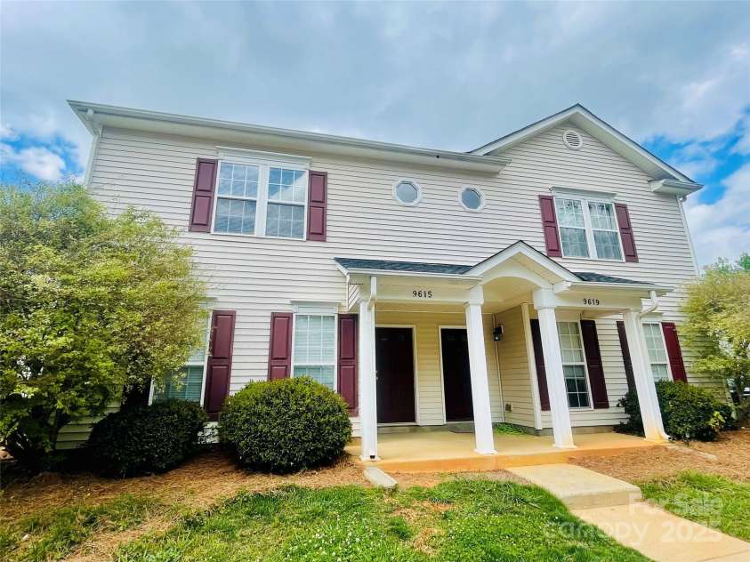 9615 Littleleaf Drive, Charlotte, NC 28215.  MLS# CAR4246026, YatesRealty ID 5750. 