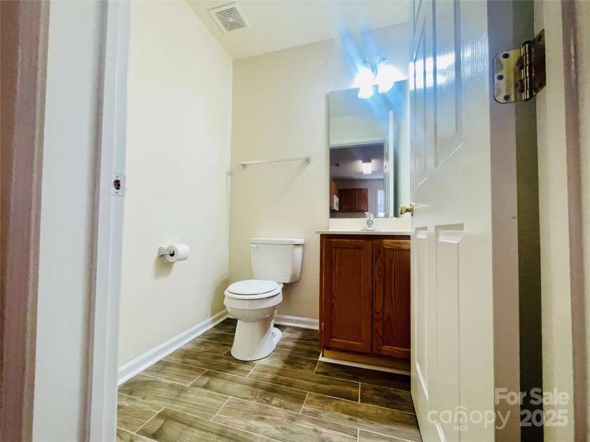 9615 Littleleaf Drive, Charlotte, NC 28215.  MLS# CAR4246026, YatesRealty ID 5750. 