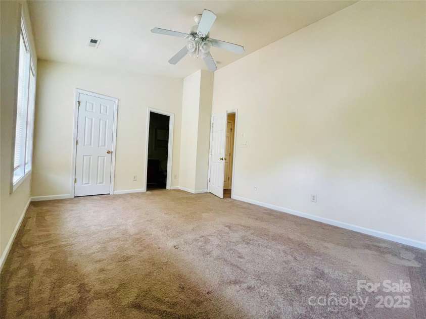 9615 Littleleaf Drive, Charlotte, NC 28215.  MLS# CAR4246026, YatesRealty ID 5750. 