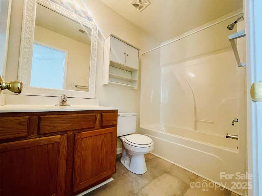 9615 Littleleaf Drive, Charlotte, NC 28215.  MLS# CAR4246026, YatesRealty ID 5750. 