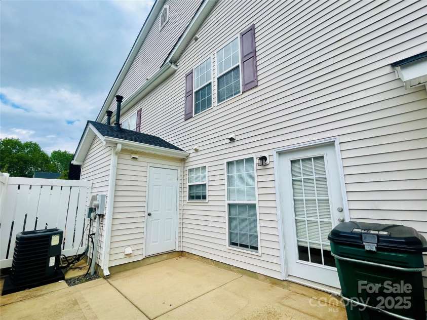 9615 Littleleaf Drive, Charlotte, NC 28215.  MLS# CAR4246026, YatesRealty ID 5750. 