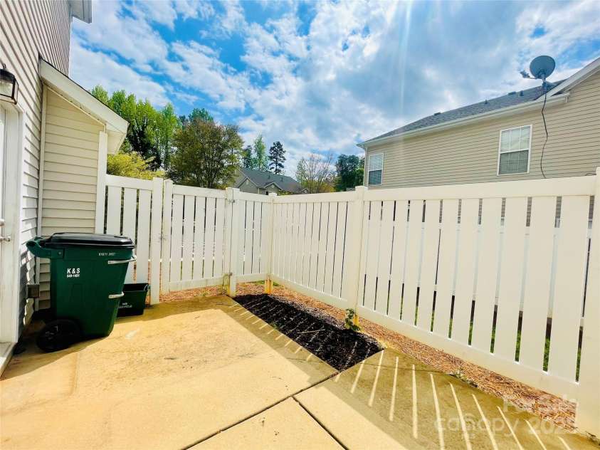 9615 Littleleaf Drive, Charlotte, NC 28215.  MLS# CAR4246026, YatesRealty ID 5750. 