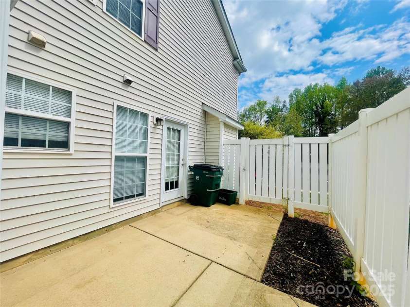 9615 Littleleaf Drive, Charlotte, NC 28215.  MLS# CAR4246026, YatesRealty ID 5750. 