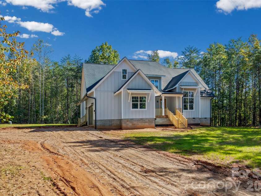2621 Moon Creek Lane, Clover, SC 29710.  MLS# CAR4434796, YatesRealty ID 57501. 