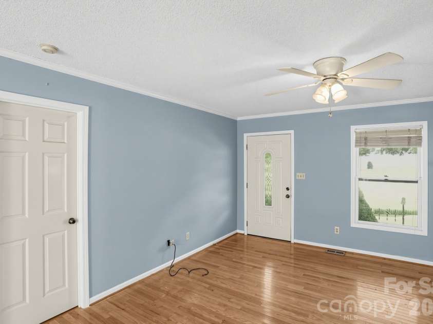 3033 26th Street Lane, Hickory, NC 28601.  MLS# CAR4434603, YatesRealty ID 57510. 