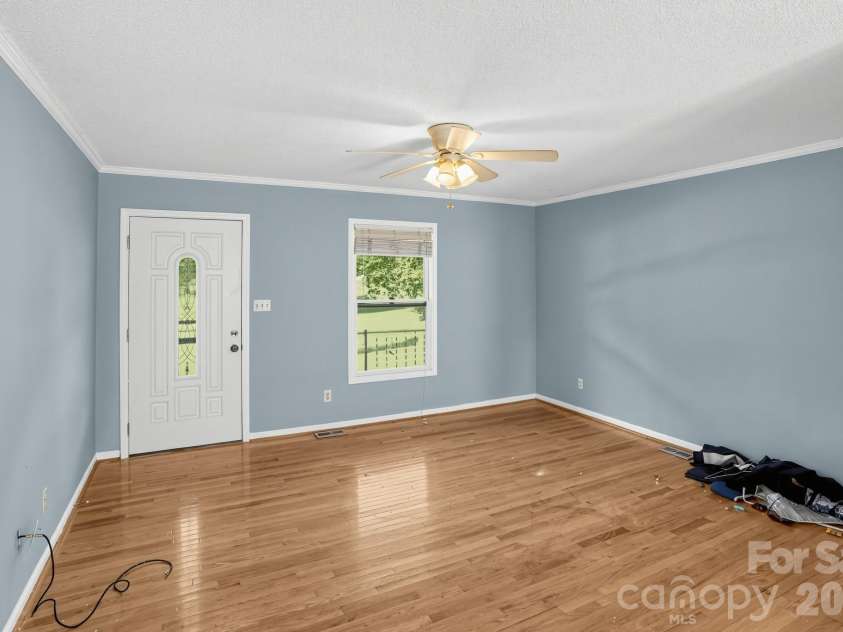 3033 26th Street Lane, Hickory, NC 28601.  MLS# CAR4434603, YatesRealty ID 57510. 