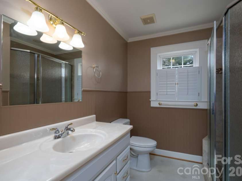 541 Union Street, Concord, NC 28025.  MLS# CAR4351103, YatesRealty ID 5752. Full Bathroom