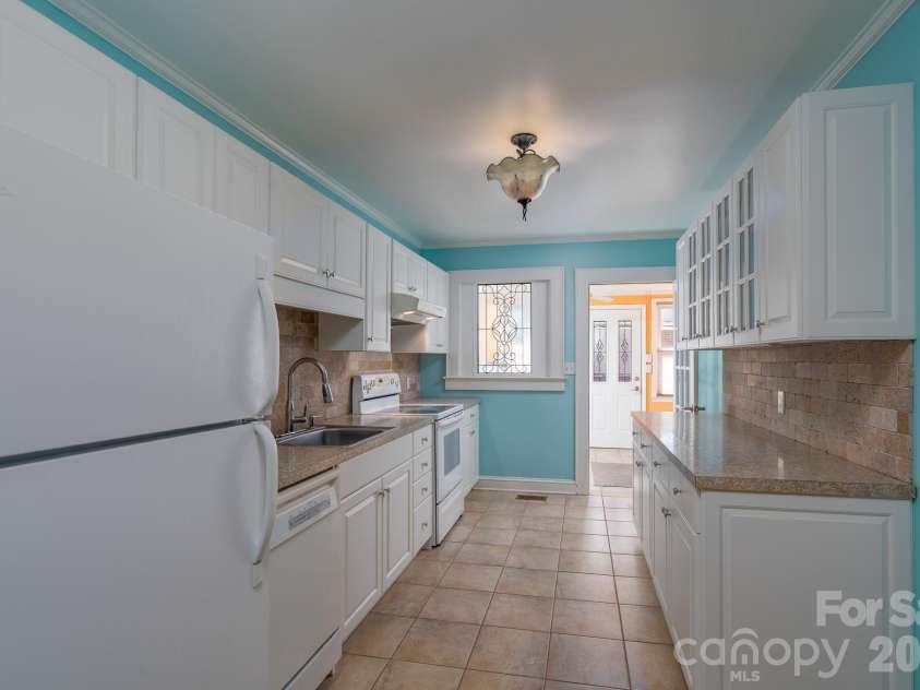 541 Union Street, Concord, NC 28025.  MLS# CAR4351103, YatesRealty ID 5752. Kitchen