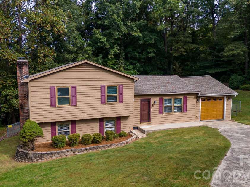 113 Quail Drive, Morganton, NC 28655.  MLS# CAR4419312, YatesRealty ID 57525. 