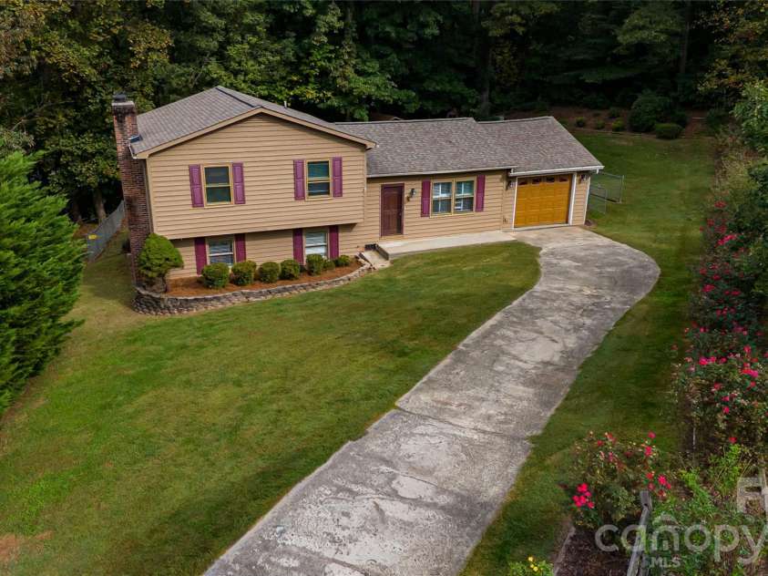 113 Quail Drive, Morganton, NC 28655.  MLS# CAR4419312, YatesRealty ID 57525. 