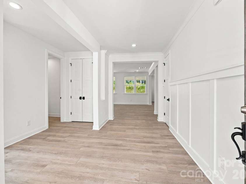 3186 Timber Run Lane, Maiden, NC 28650.  MLS# CAR4432086, YatesRealty ID 57529. Foyer