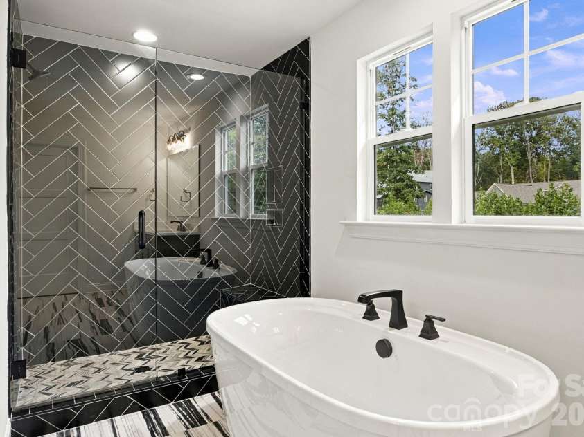 3186 Timber Run Lane, Maiden, NC 28650.  MLS# CAR4432086, YatesRealty ID 57529. Primary Bath