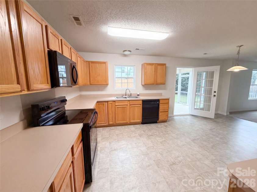2334 Apple Glen Lane, Charlotte, NC 28269.  MLS# CAR4436071, YatesRealty ID 57531. 