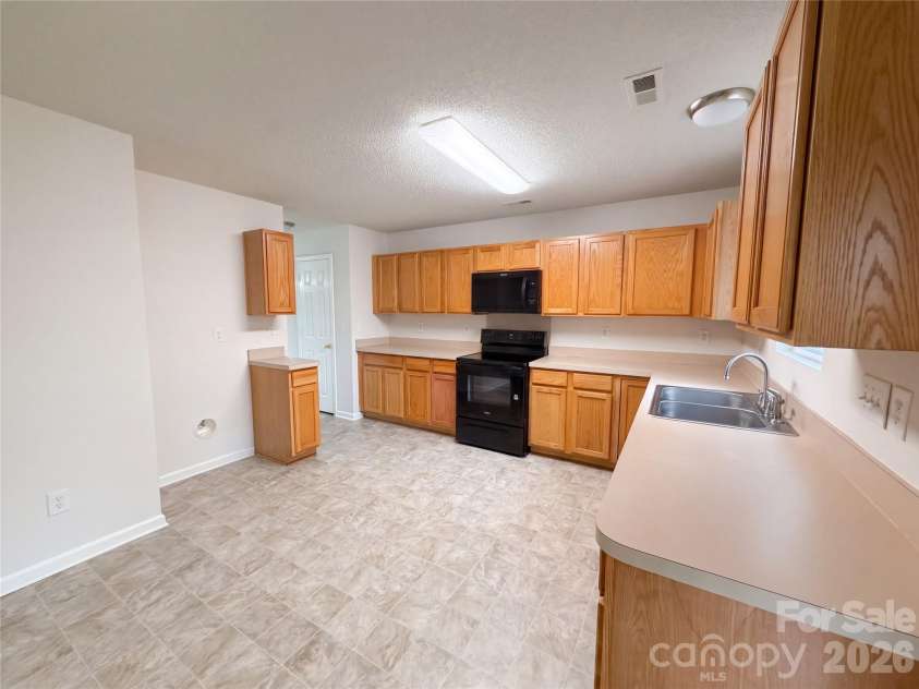 2334 Apple Glen Lane, Charlotte, NC 28269.  MLS# CAR4436071, YatesRealty ID 57531. 