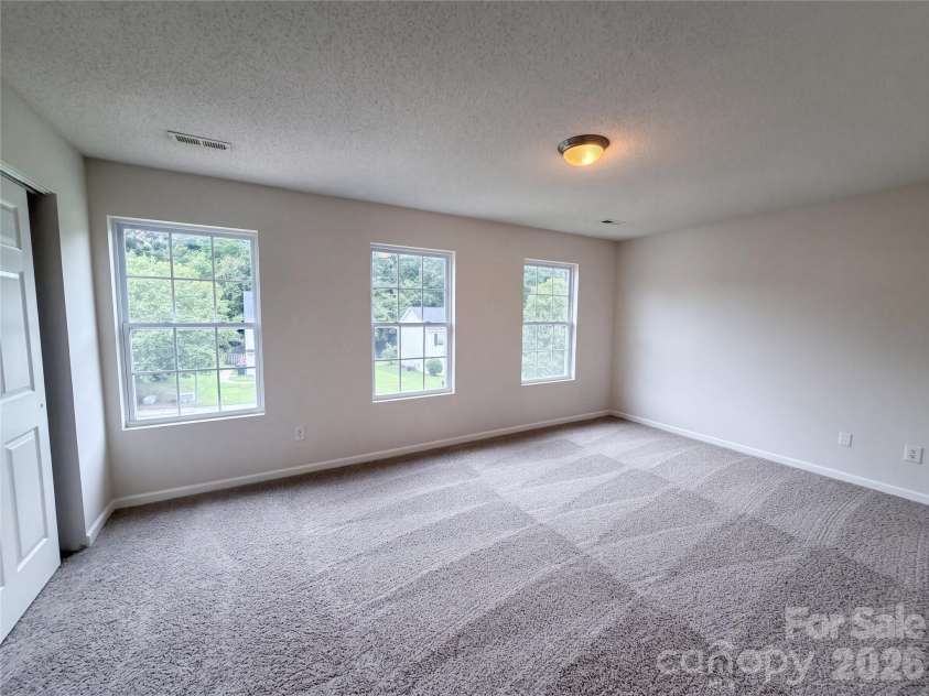 2334 Apple Glen Lane, Charlotte, NC 28269.  MLS# CAR4436071, YatesRealty ID 57531. 
