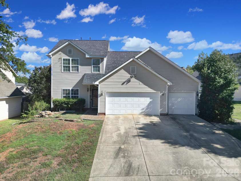 6029 Timbertop Lane, Charlotte, NC 28215.  MLS# CAR4435438, YatesRealty ID 57535. 