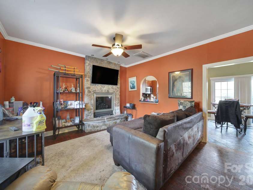 6029 Timbertop Lane, Charlotte, NC 28215.  MLS# CAR4435438, YatesRealty ID 57535. 