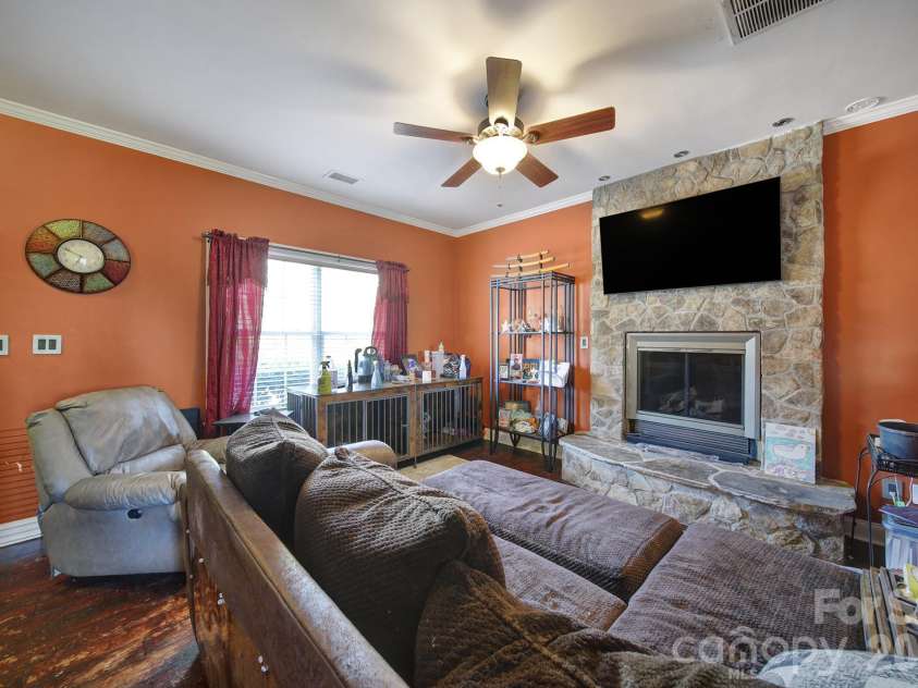 6029 Timbertop Lane, Charlotte, NC 28215.  MLS# CAR4435438, YatesRealty ID 57535. 
