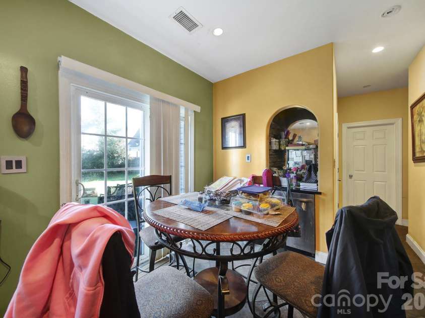 6029 Timbertop Lane, Charlotte, NC 28215.  MLS# CAR4435438, YatesRealty ID 57535. 