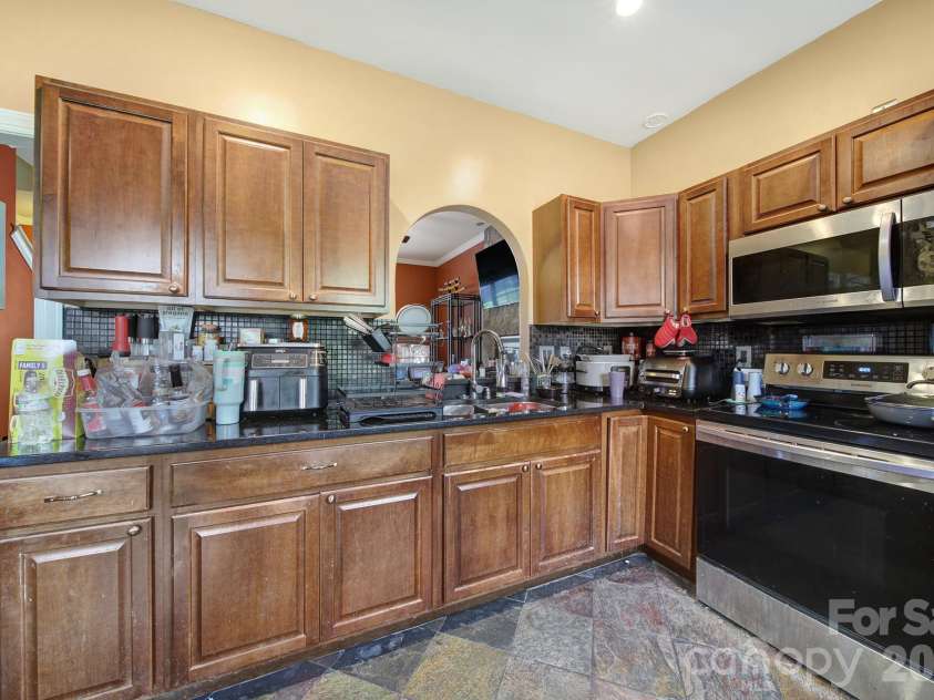 6029 Timbertop Lane, Charlotte, NC 28215.  MLS# CAR4435438, YatesRealty ID 57535. 