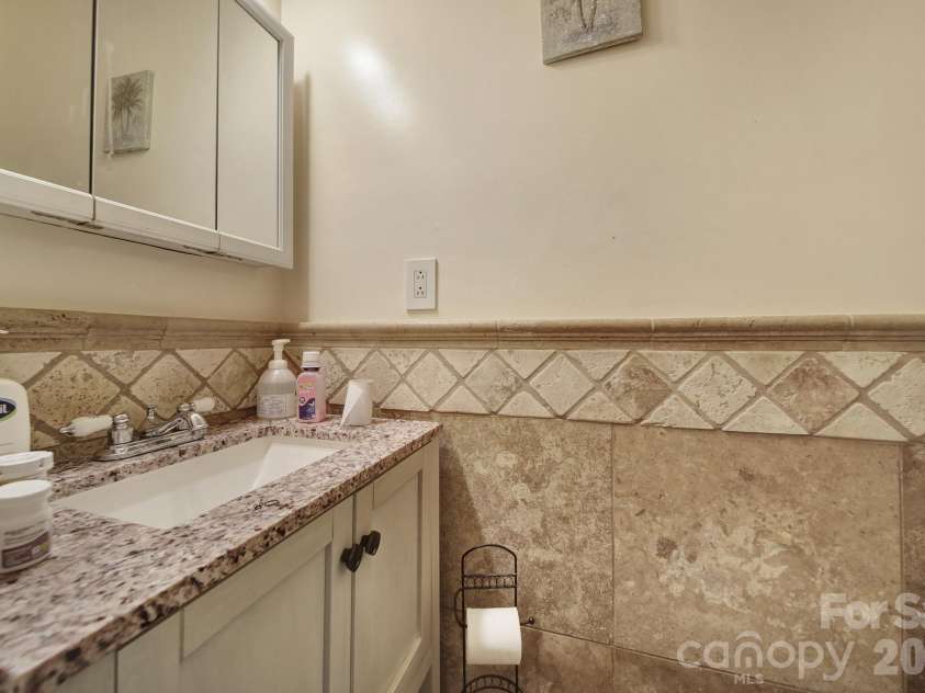 6029 Timbertop Lane, Charlotte, NC 28215.  MLS# CAR4435438, YatesRealty ID 57535. 