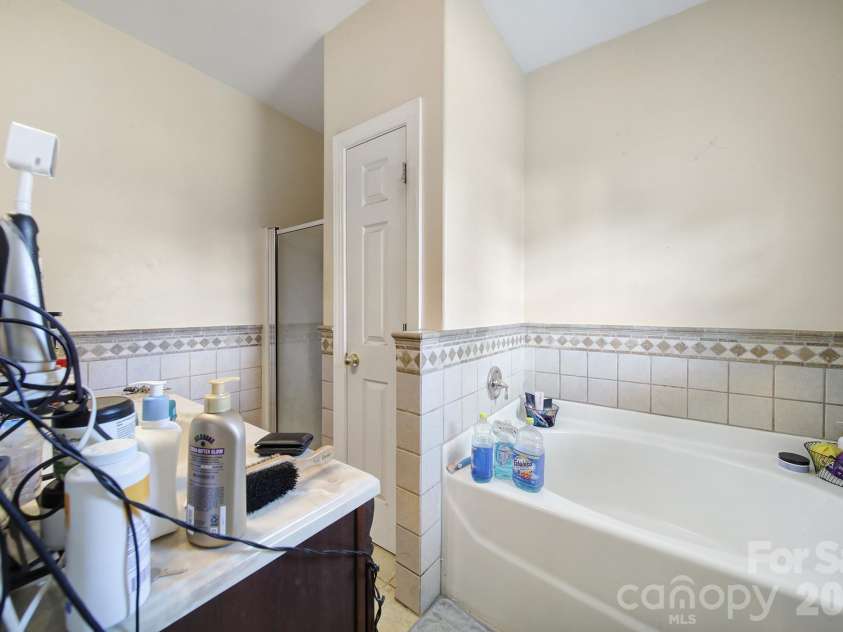 6029 Timbertop Lane, Charlotte, NC 28215.  MLS# CAR4435438, YatesRealty ID 57535. 
