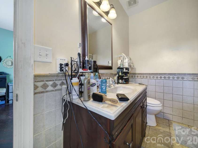 6029 Timbertop Lane, Charlotte, NC 28215.  MLS# CAR4435438, YatesRealty ID 57535. 