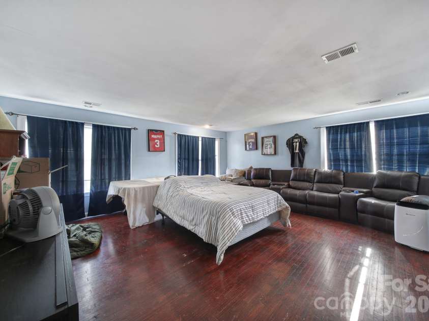 6029 Timbertop Lane, Charlotte, NC 28215.  MLS# CAR4435438, YatesRealty ID 57535. 