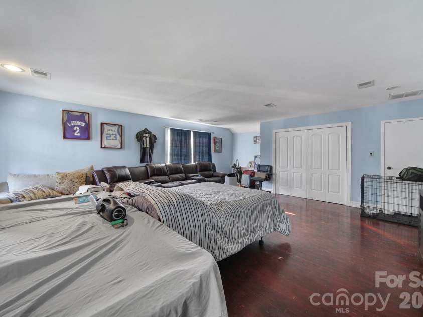6029 Timbertop Lane, Charlotte, NC 28215.  MLS# CAR4435438, YatesRealty ID 57535. 