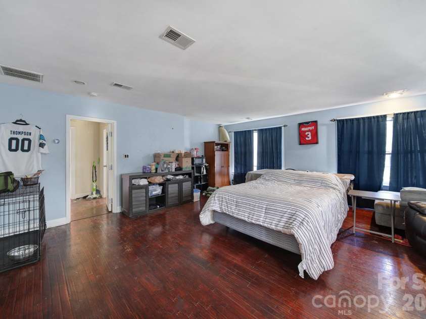 6029 Timbertop Lane, Charlotte, NC 28215.  MLS# CAR4435438, YatesRealty ID 57535. 