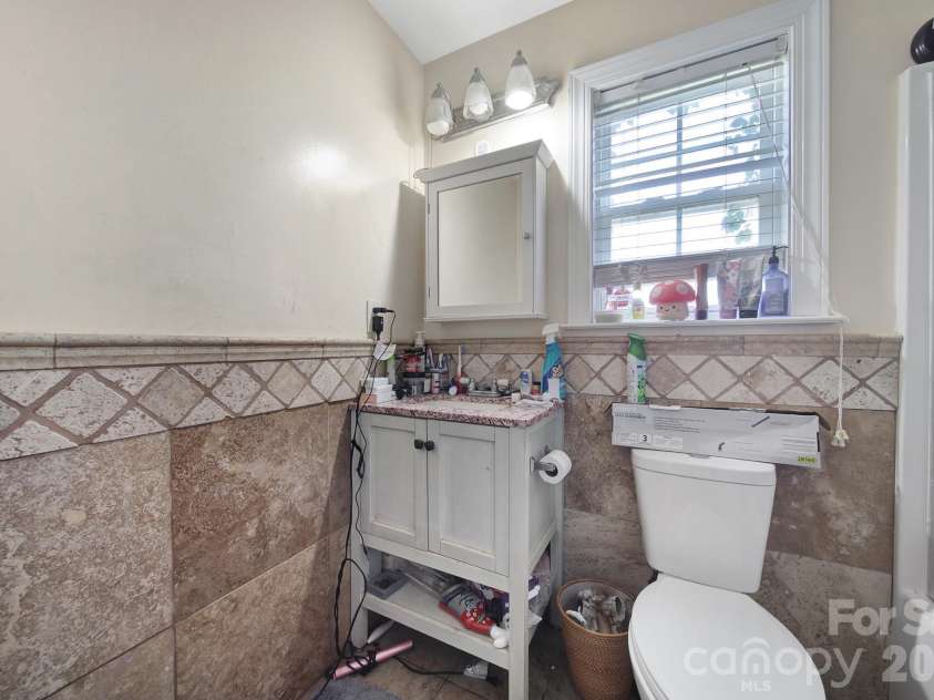 6029 Timbertop Lane, Charlotte, NC 28215.  MLS# CAR4435438, YatesRealty ID 57535. 