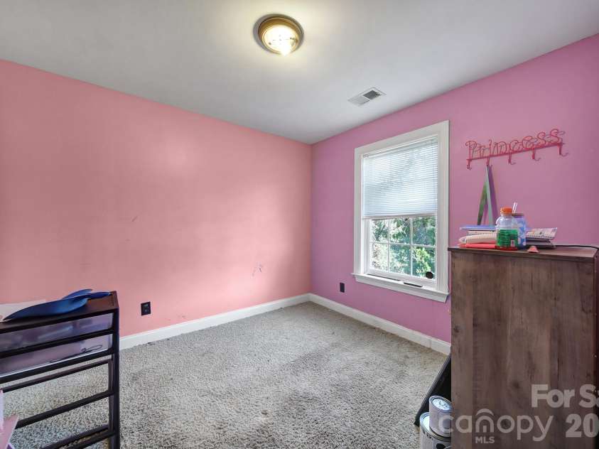 6029 Timbertop Lane, Charlotte, NC 28215.  MLS# CAR4435438, YatesRealty ID 57535. 