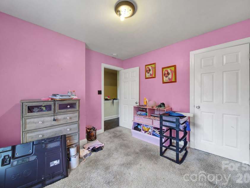 6029 Timbertop Lane, Charlotte, NC 28215.  MLS# CAR4435438, YatesRealty ID 57535. 