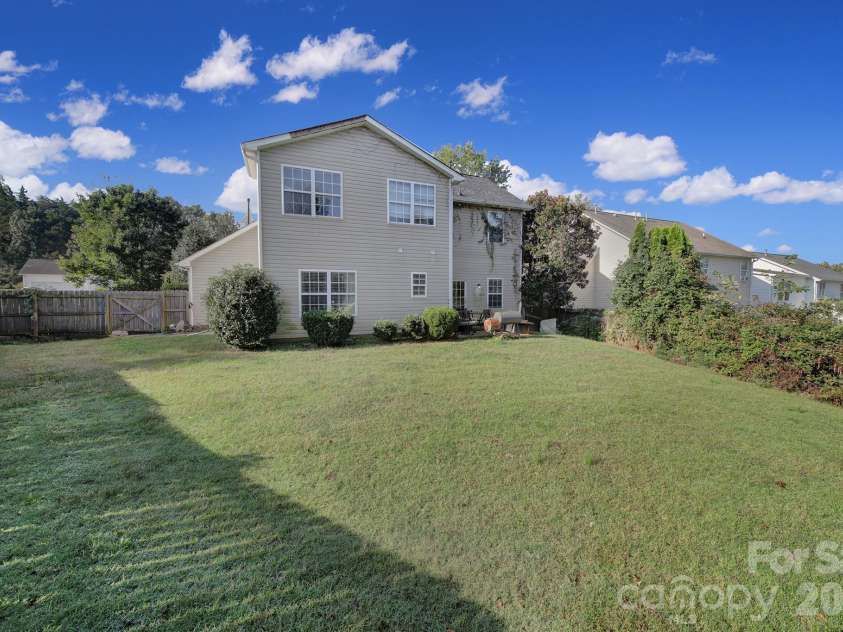 6029 Timbertop Lane, Charlotte, NC 28215.  MLS# CAR4435438, YatesRealty ID 57535. 