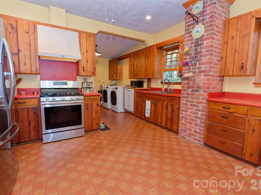 700 Trade Avenue, Landrum, SC 29356.  MLS# CAR4435821, YatesRealty ID 57539. 