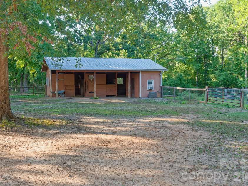 700 Trade Avenue, Landrum, SC 29356.  MLS# CAR4435821, YatesRealty ID 57539. 