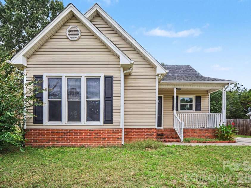 1646 Amanda Lane, Rock Hill, SC 29730.  MLS# CAR4435884, YatesRealty ID 57540. 