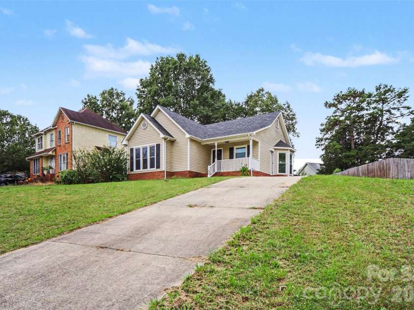 1646 Amanda Lane, Rock Hill, SC 29730.  MLS# CAR4435884, YatesRealty ID 57540. 